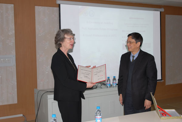 <a href='/2014/0917/c41788a740314/page.htm' target='_blank' title='[复制]Kohse-HOINGHAUS教授受聘我实验室客座教授'>[复制]Kohse-HOINGHAUS教授受聘我实验室客座教授</a>